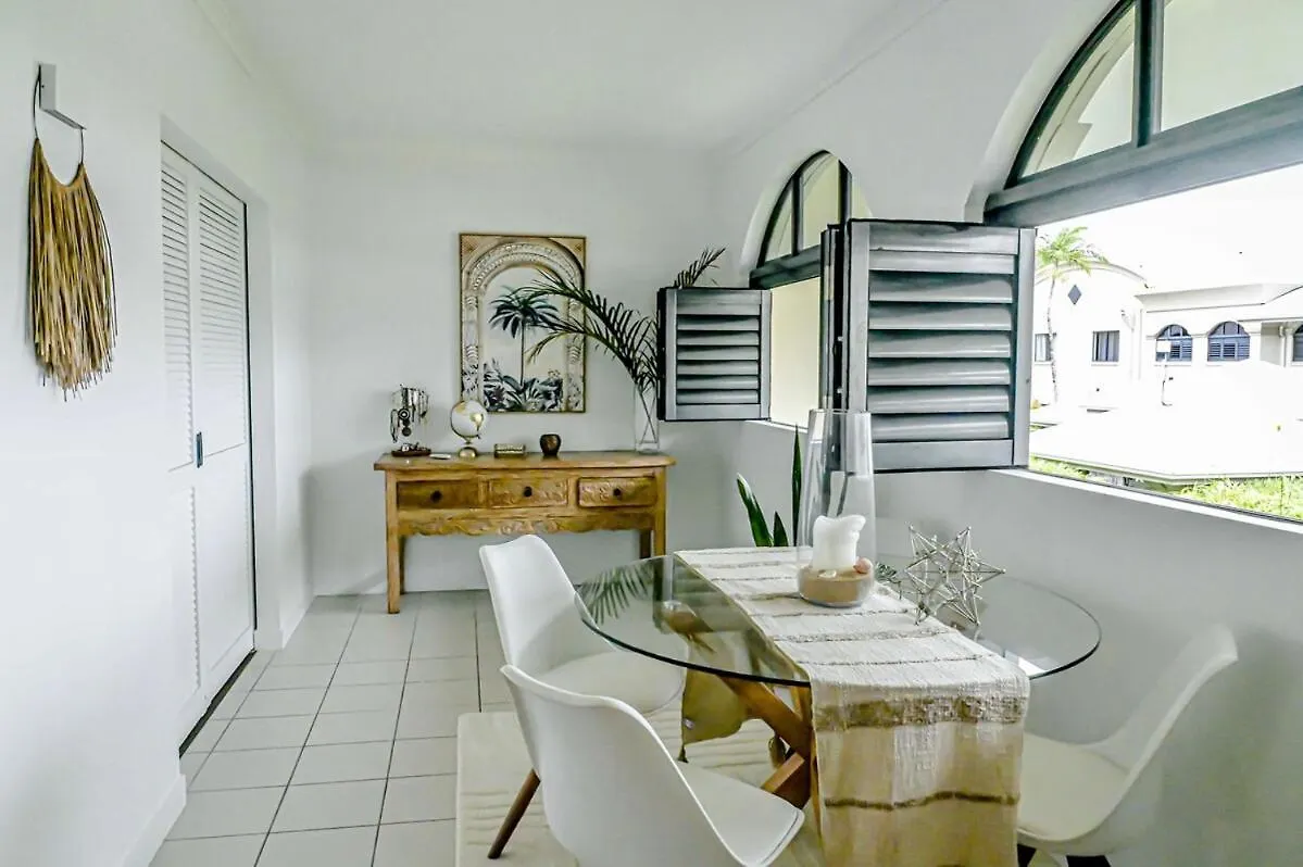 Resort Apartment In Palm Cove Australia